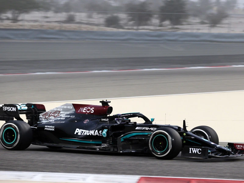 中野信治がF1開幕前のテストで興味深く見た「上位２チームの方向性」